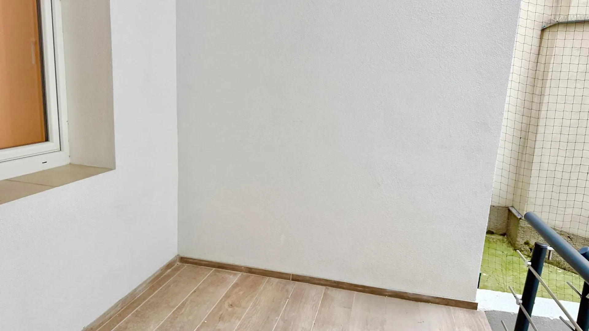 Central Renovated Apartment With Balcony Vienna Austria