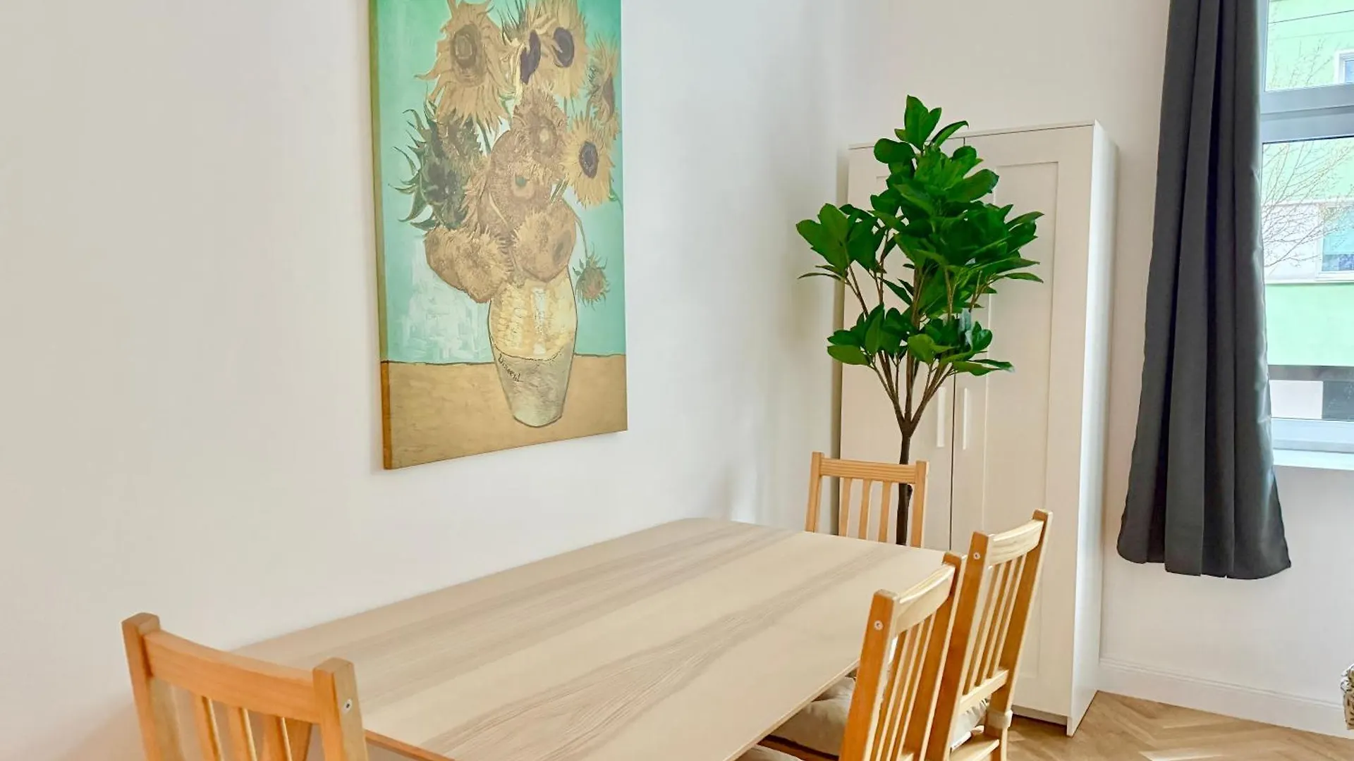 Central Renovated Apartment With Balcony Vienna