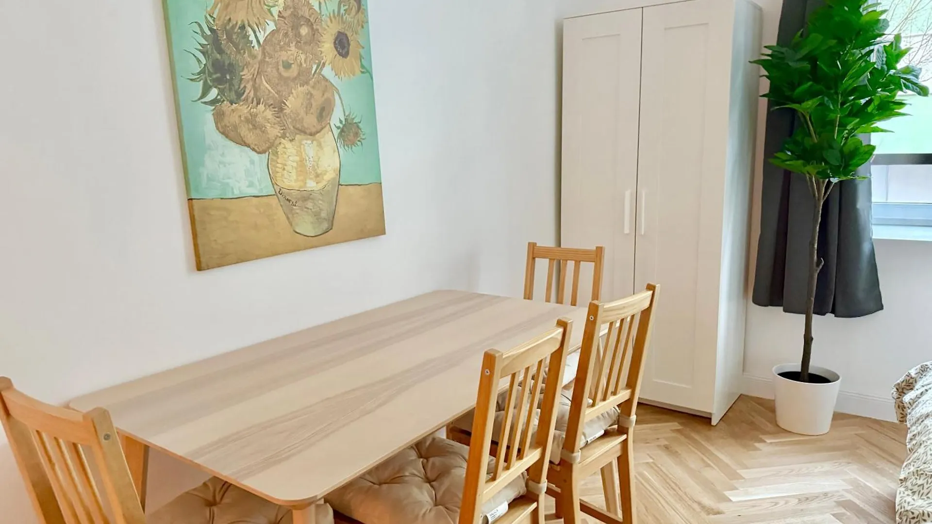 Central Renovated Apartment With Balcony Vienna