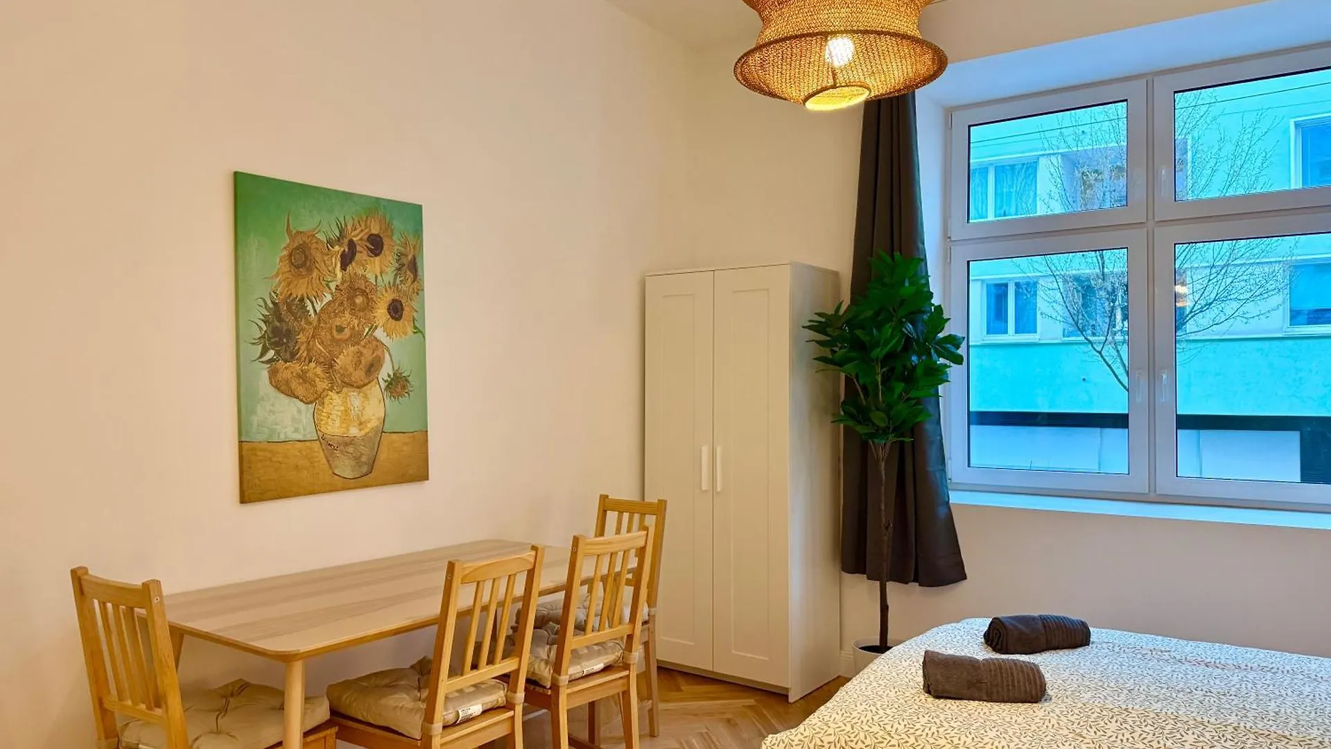 Central Renovated Apartment With Balcony Vienna Austria
